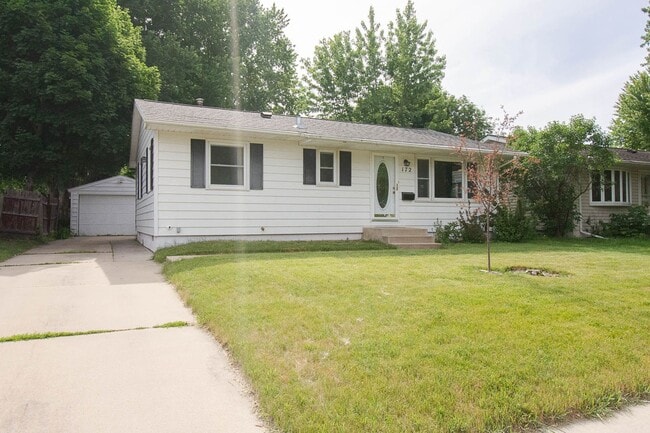 Building Photo - 3 Bedroom 1.5 Bath Available For Rent In Country Club Manor
