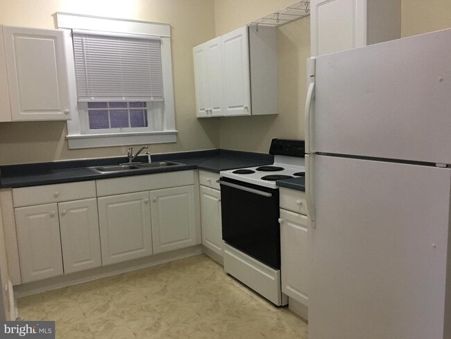 Building Photo - 208 W Boscawen St Unit 5