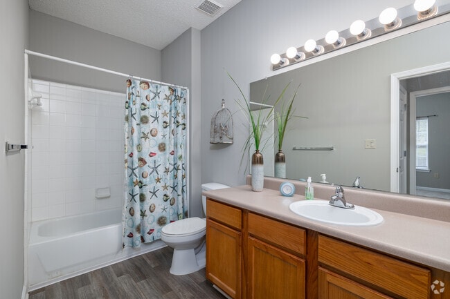 2BR, 2BA - 1,173SF - Bathroom