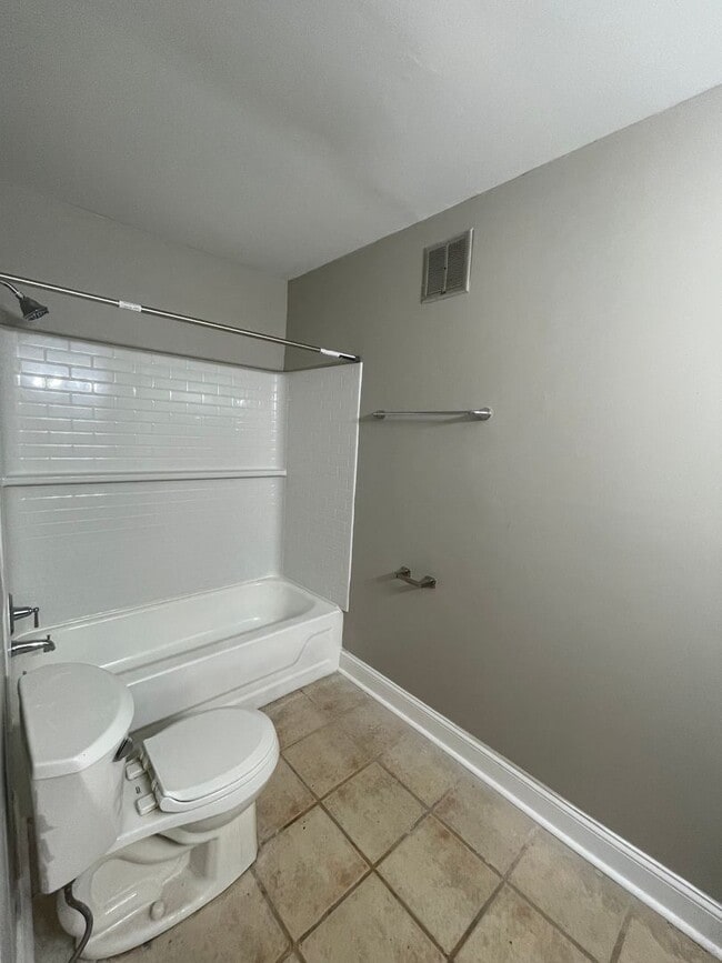 Photo - Welcome to this charming 1-bedroom, 1-bathroom Apartment, located in the vibrant city of Charlott...
