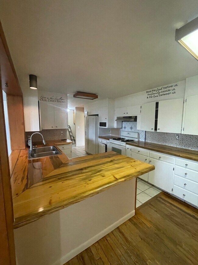 Photo - 501 1st Ave