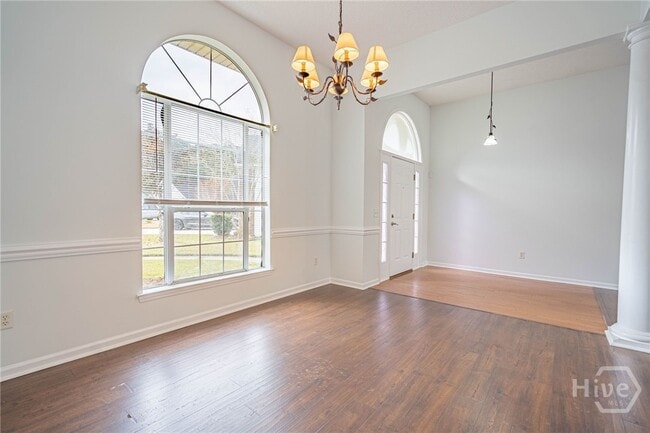 Photo - 114 Laurens Ln