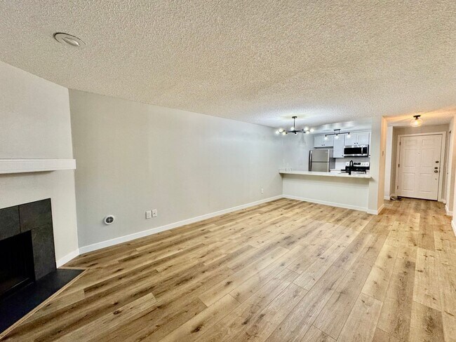 Photo - Newly Renovated Condo Right in the Heart of Northgate!! Unidad 428