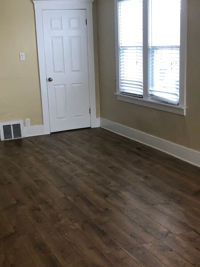 Photo - 3881 Holbrook St