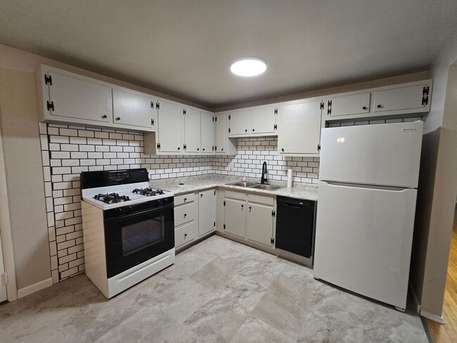 Photo - Beautiful 3 Bedroom Split Entry - Plum School District - AVAILABLE NOW