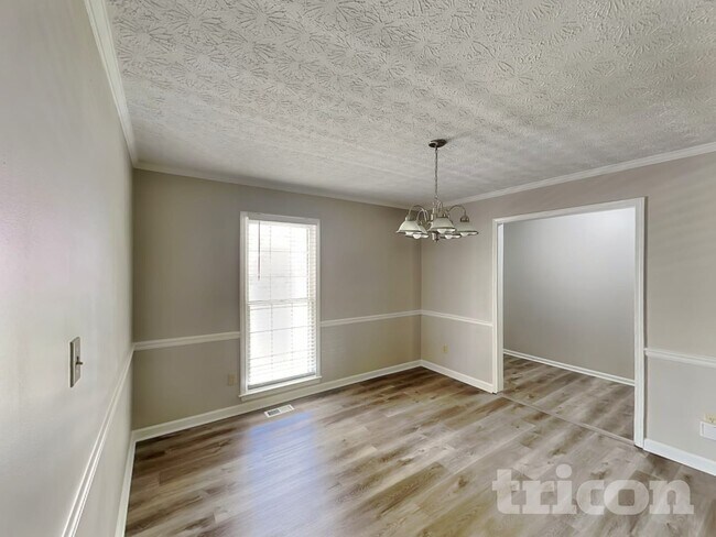 Photo - 555 N Oakland Cir