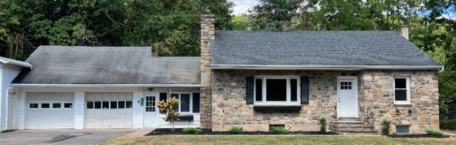 Photo - 2013 Howells Ln