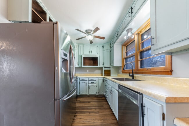 Photo - 1933 Judson St