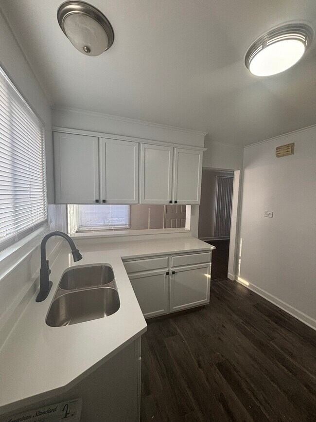 Photo - 14311 Woodlawn Ave