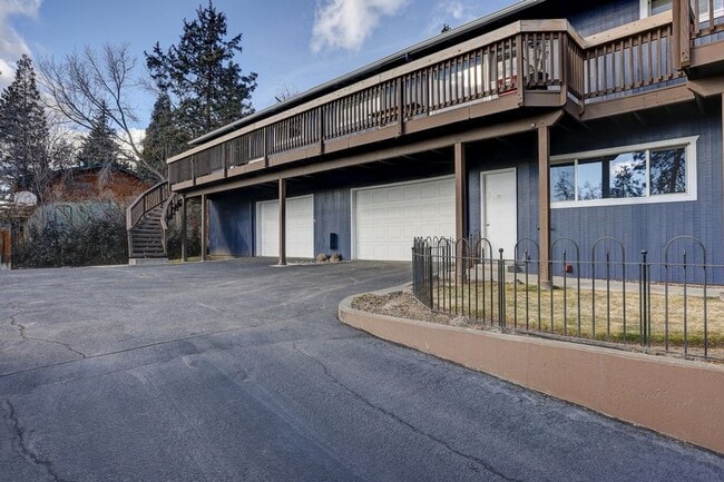 Photo - Fantastic west side location with gorgeous views!