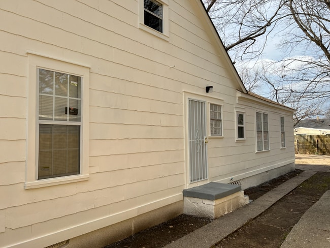 Photo - 2428 Lamar Cir