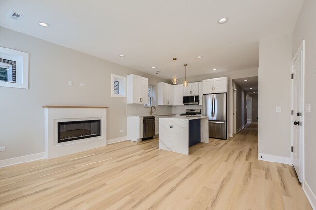 Photo - 4908 N Rockwell St