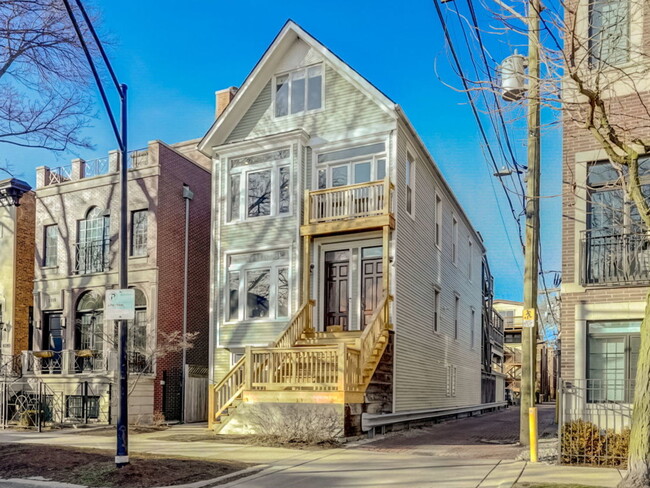 Building Photo - 1014 W Montana St Unit 3F Rental