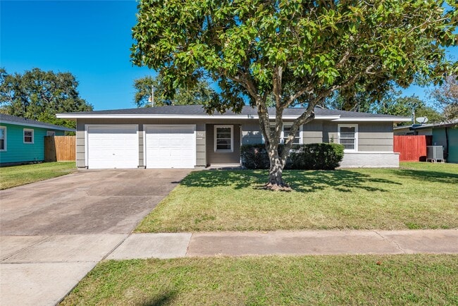 Photo - 322 24th Ave N