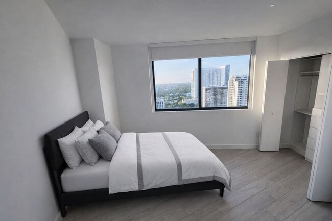 Photo - 501 NE 31st St