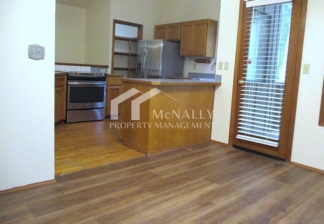Photo - Spacious 4-Bedroom Home in Briarwood Hollow