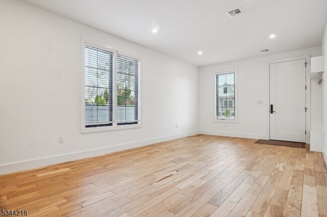 Photo - 51 New St Unit B