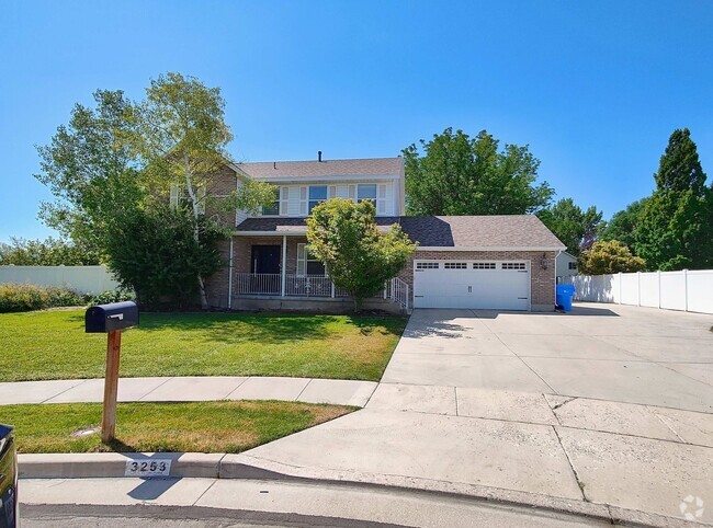 Building Photo - Beautiful 5 Bd. 3.5 Bath Home w/Mother-In-...