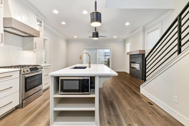 Photo - Luxury 3 bedroom house in Eagle for rent!