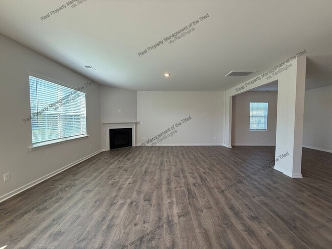 Photo - 122 Longleaf Ct