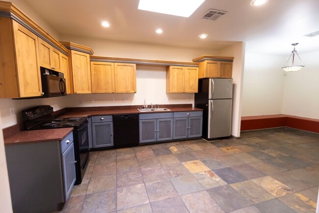 Photo - 1635 Spruce Ave