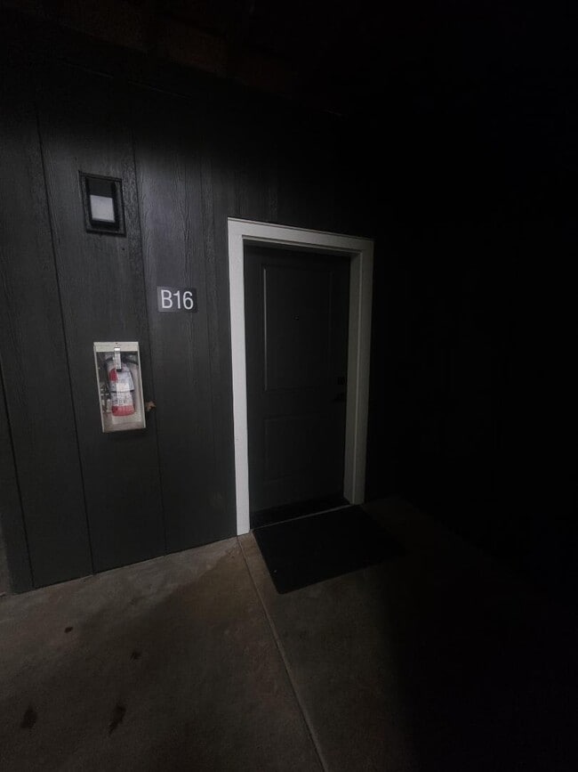 Building Photo - 100 N 5th St