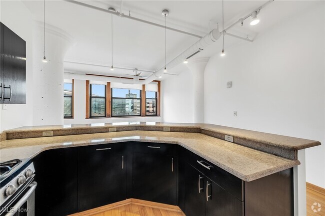 Building Photo - 2077 E 4th St Unit 4E Rental