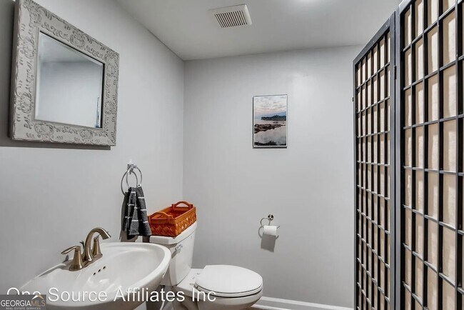 Photo - 625 Coleman St