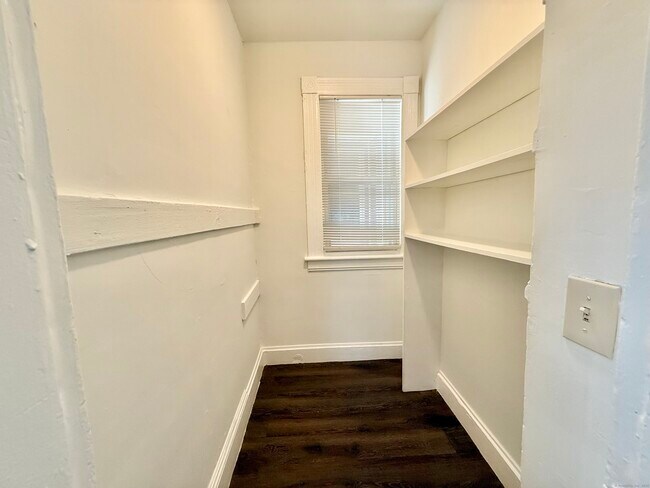 Photo - 519 Brooks St