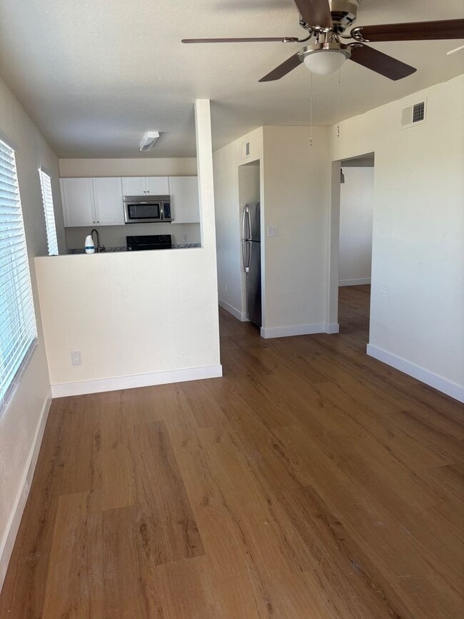 Building Photo - 7160 N 53rd Ave Unit 4