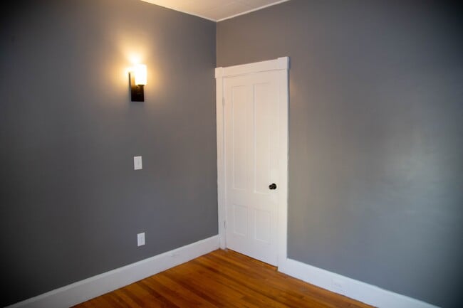 Building Photo - 95 Bradford Ave Unit 2