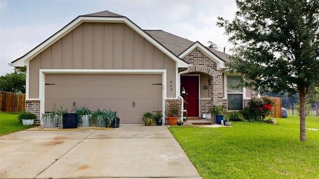 Photo - 803 Meadow Brook Dr House