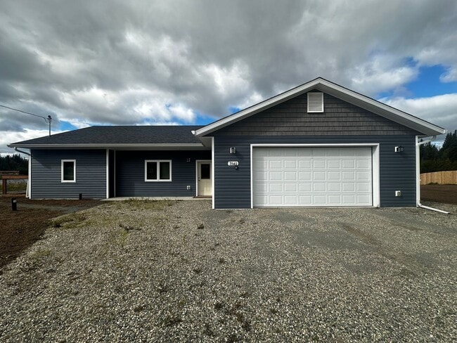 Building Photo - 3 Bed/2 Bath/2 Car Garage/Water Front Home