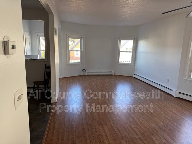 Photo - 202 Wilson St