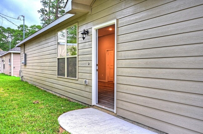 Photo - 12091 Canal St