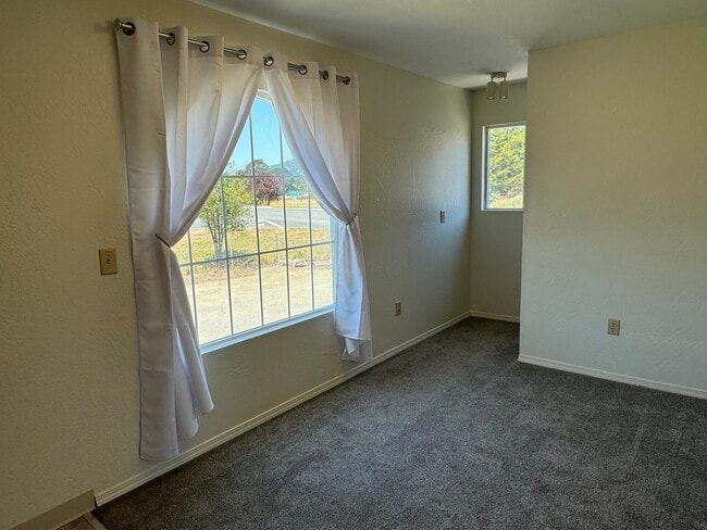 Building Photo - 673 Rigby Ave Unit 3