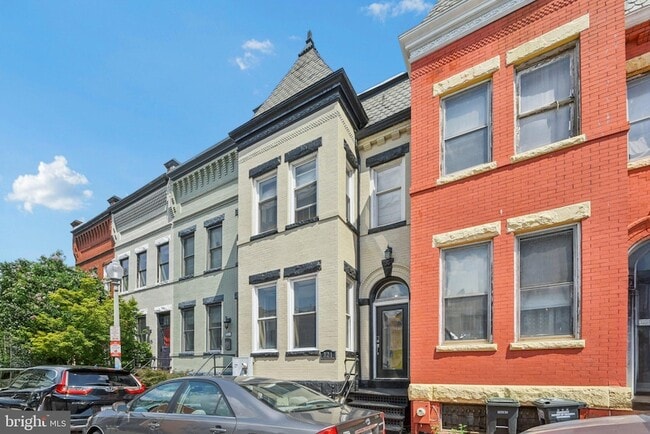 Building Photo - 321 Elm St NW Rental