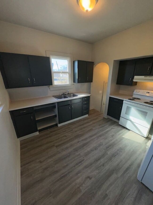 Photo - 14 W Tennessee St