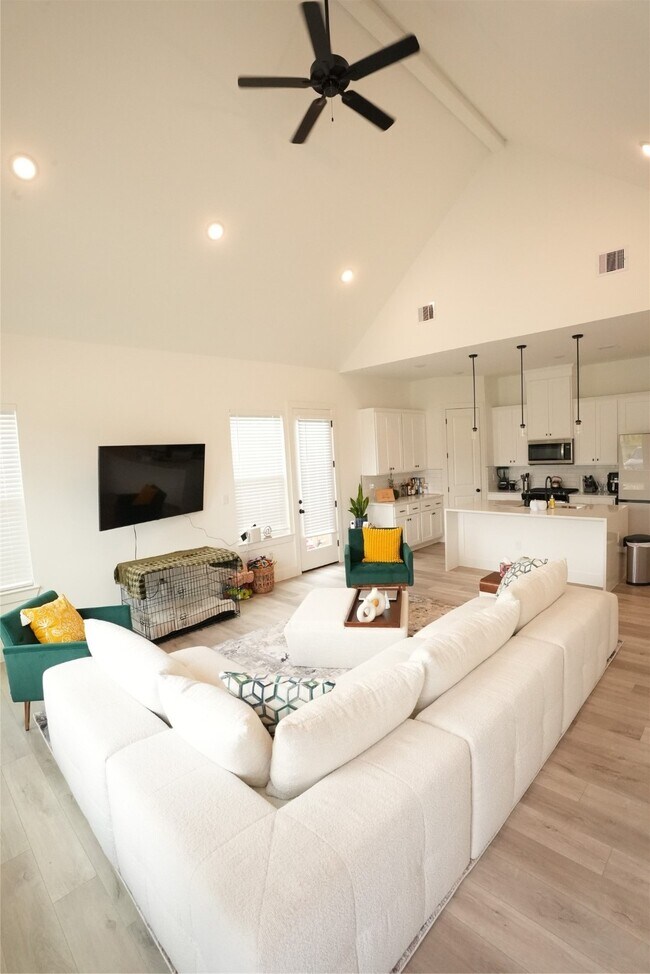 Photo - 2406 Mann St