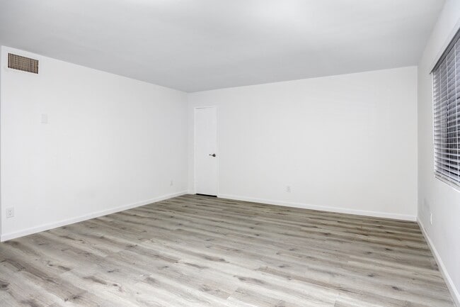 Photo - 4310 Russell Avenue