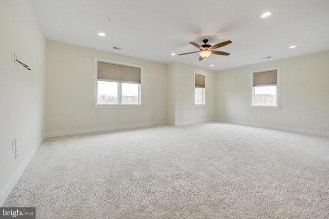 Building Photo - 620 McKenzie Ave