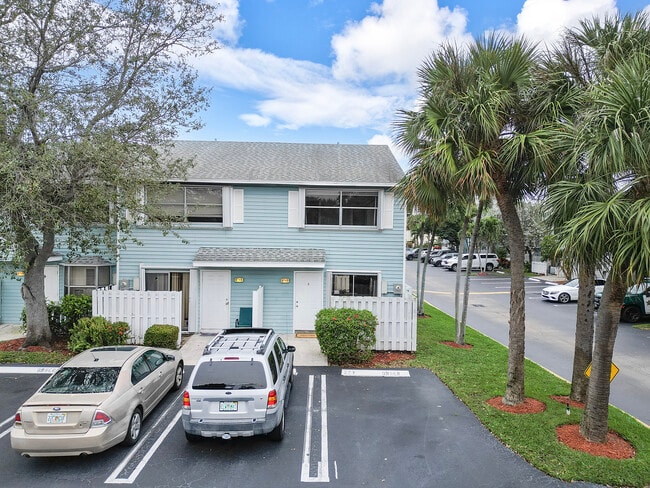 Photo - 2757 NE 15th St