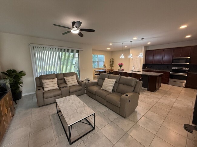 Photo - 2643 E Lake Pointe Dr