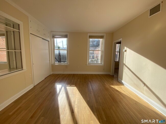 Photo - 268 College St Unit 2R