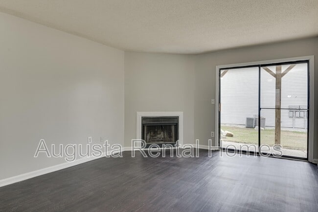 Building Photo - 2814 Thomas Ln