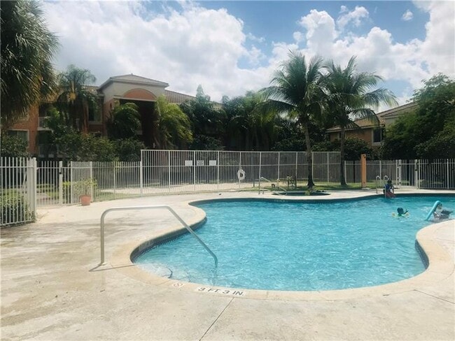 Photo - 6900 SW 39th St Unit 305J