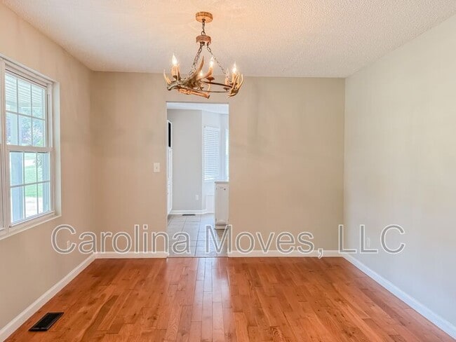 Photo - 205 Winterthur Dr