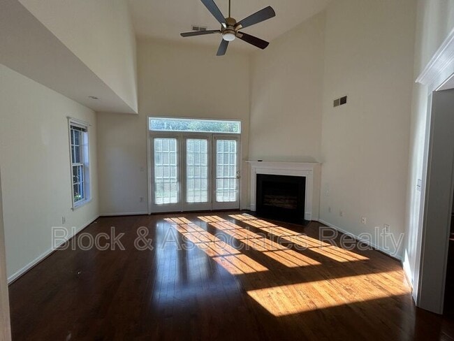 Building Photo - 7500 Riverside Ct