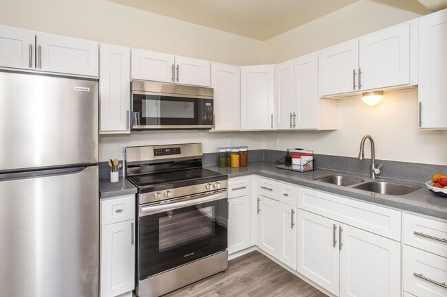 Photo - Garden Plaza Apartments