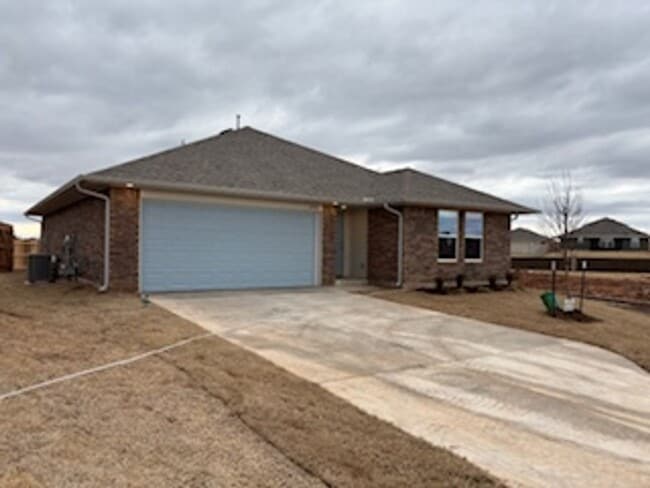 Building Photo - New Home! 1st month free!